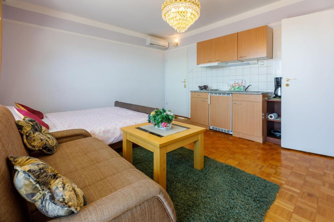 Apartments Ninic Crikvenica Luaran gambar